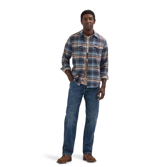 Wrangler peak comfort relaxed boot Men's Classic Blue Straight Jeans size 36x32 - Picture 4 of 15